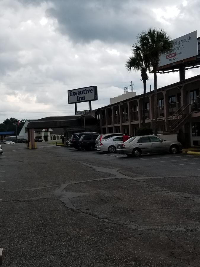 Executive Inn Ferry Pass Exterior photo