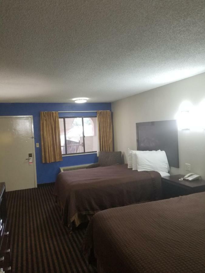 Executive Inn Ferry Pass Exterior photo